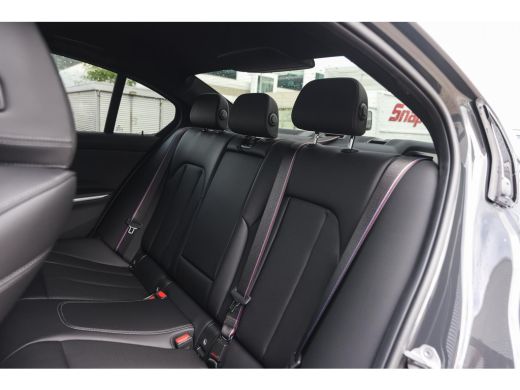 BMW 3 Serie 330e High Executive M Sport Automaat / Schuif-kanteldak / Sportstoelen / M Adaptief onderstel / A... ActivLease financial lease