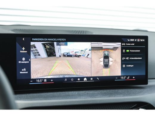 BMW 3 Serie 330e High Executive M Sport Automaat / Schuif-kanteldak / Sportstoelen / M Adaptief onderstel / A... ActivLease financial lease