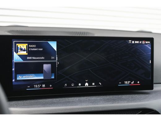 BMW 3 Serie 330e High Executive M Sport Automaat / Schuif-kanteldak / Sportstoelen / M Adaptief onderstel / A... ActivLease financial lease