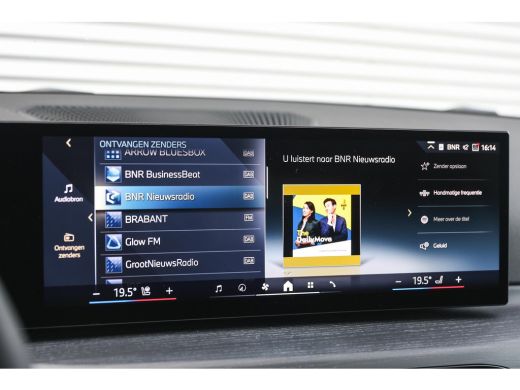 BMW 3 Serie 330e High Executive M Sport Automaat / Schuif-kanteldak / Sportstoelen / M Adaptief onderstel / A... ActivLease financial lease