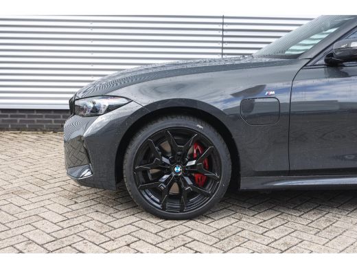 BMW 3 Serie 330e High Executive M Sport Automaat / Schuif-kanteldak / Sportstoelen / M Adaptief onderstel / A... ActivLease financial lease