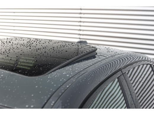 BMW 3 Serie 330e High Executive M Sport Automaat / Schuif-kanteldak / Sportstoelen / M Adaptief onderstel / A... ActivLease financial lease