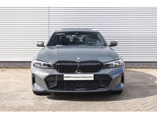 BMW 3 Serie 330e High Executive M Sport Automaat / Schuif-kanteldak / Sportstoelen / M Adaptief onderstel / A... ActivLease financial lease