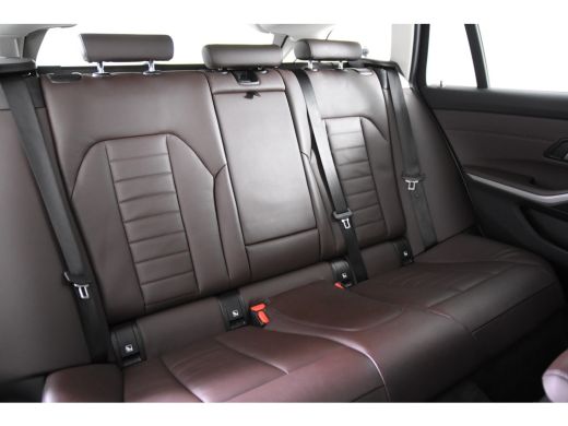 BMW 3 Serie Touring 320i *1ste Eigenaar*Leer*Navigatie*Trekhaak* ActivLease financial lease