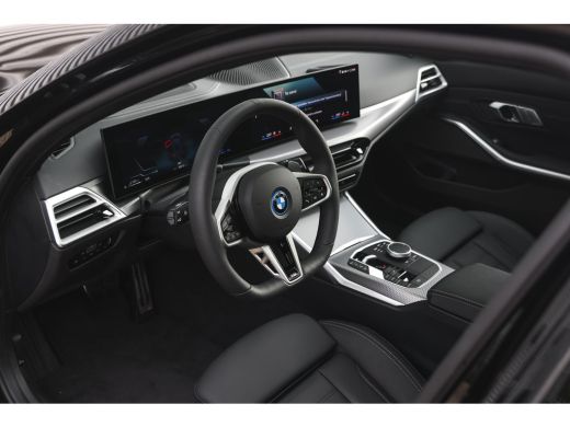 BMW 3 Serie Touring 330e High Executive M Sport Automaat / Panoramadak / Sportstoelen / Comfort Access / Stuu... ActivLease financial lease