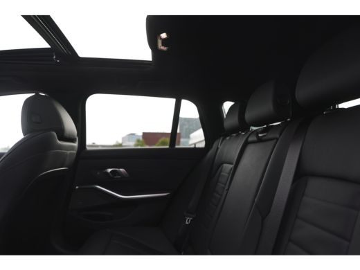 BMW 3 Serie Touring 330e High Executive M Sport Automaat / Panoramadak / Sportstoelen / Comfort Access / Stuu... ActivLease financial lease