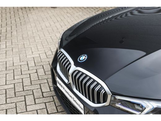 BMW 3 Serie Touring 330e High Executive M Sport Automaat / Panoramadak / Sportstoelen / Comfort Access / Stuu... ActivLease financial lease