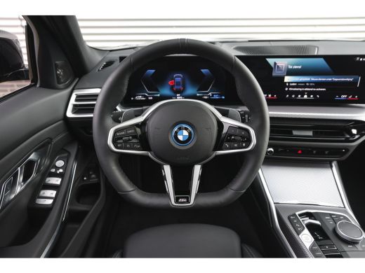 BMW 3 Serie Touring 330e High Executive M Sport Automaat / Panoramadak / Sportstoelen / Comfort Access / Stuu... ActivLease financial lease
