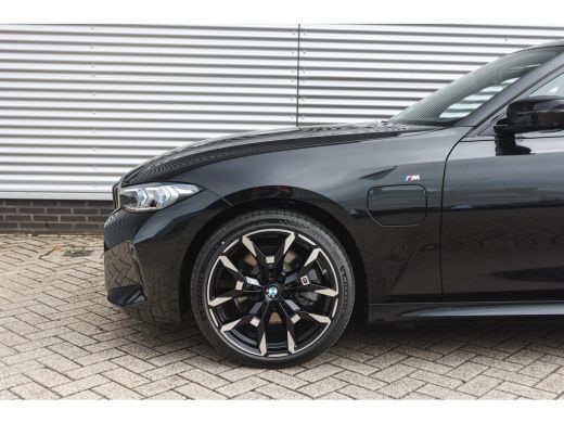BMW 3 Serie Touring 330e High Executive M Sport Automaat / Panoramadak / Sportstoelen / Comfort Access / Stuu... ActivLease financial lease