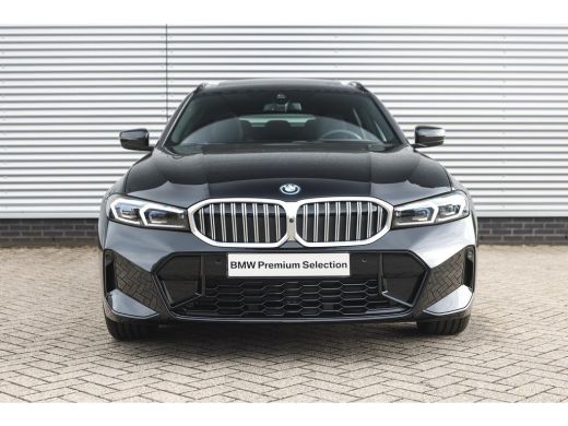 BMW 3 Serie Touring 330e High Executive M Sport Automaat / Panoramadak / Sportstoelen / Comfort Access / Stuu... ActivLease financial lease