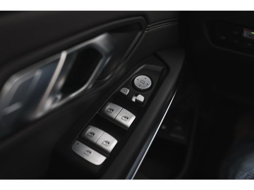 BMW 3 Serie Touring 330e High Executive M Sport Automaat / Panoramadak / Sportstoelen / Comfort Access / Stuu... ActivLease financial lease