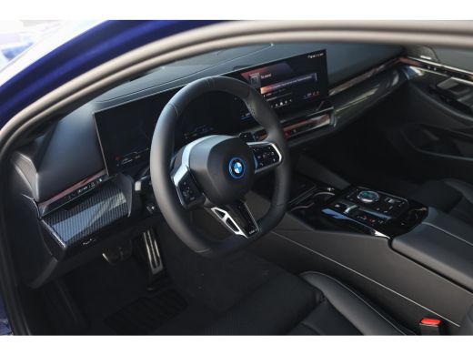 BMW 5 Serie Touring 530e M Sport Automaat / Trekhaak / Stoelventilatie / Comfort Access / Adaptieve LED / Par... ActivLease financial lease