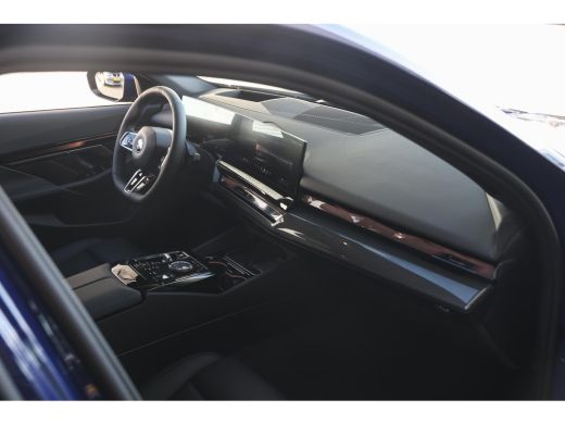 BMW 5 Serie Touring 530e M Sport Automaat / Trekhaak / Stoelventilatie / Comfort Access / Adaptieve LED / Par... ActivLease financial lease