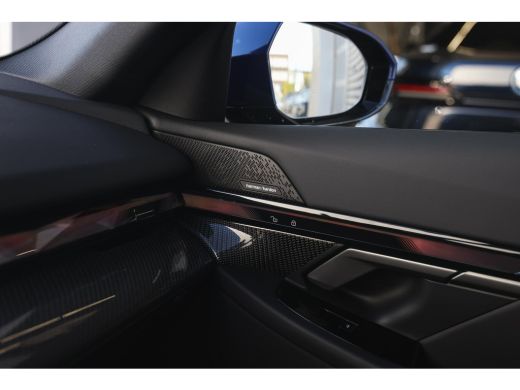 BMW 5 Serie Touring 530e M Sport Automaat / Trekhaak / Stoelventilatie / Comfort Access / Adaptieve LED / Par... ActivLease financial lease