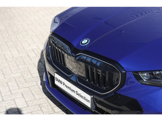 BMW 5 Serie Touring 530e M Sport Automaat / Trekhaak / Stoelventilatie / Comfort Access / Adaptieve LED / Par... ActivLease financial lease