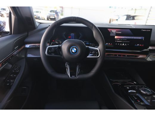 BMW 5 Serie Touring 530e M Sport Automaat / Trekhaak / Stoelventilatie / Comfort Access / Adaptieve LED / Par... ActivLease financial lease
