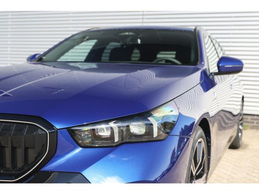BMW 5 Serie Touring 530e M Sport Automaat / Trekhaak / Stoelventilatie / Comfort Access / Adaptieve LED / Par... ActivLease financial lease