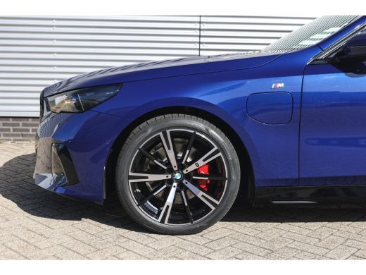 BMW 5 Serie Touring 530e M Sport Automaat / Trekhaak / Stoelventilatie / Comfort Access / Adaptieve LED / Par... ActivLease financial lease