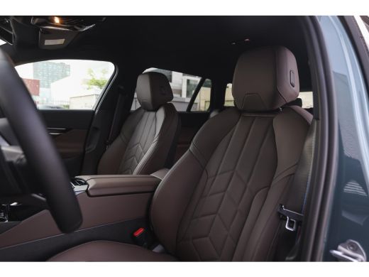 BMW i5 eDrive40 High Executive M Sport / Comfort Access / M Sportonderstel / Adaptieve LED / Parking Ass... ActivLease financial lease