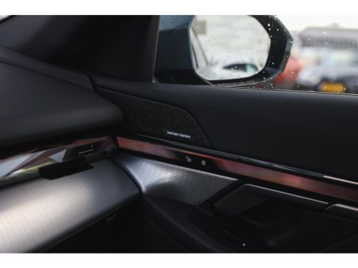 BMW i5 eDrive40 High Executive M Sport / Comfort Access / M Sportonderstel / Adaptieve LED / Parking Ass... ActivLease financial lease