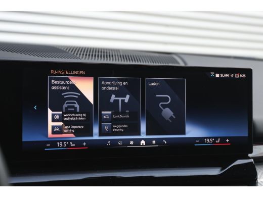 BMW i5 eDrive40 High Executive M Sport / Comfort Access / M Sportonderstel / Adaptieve LED / Parking Ass... ActivLease financial lease