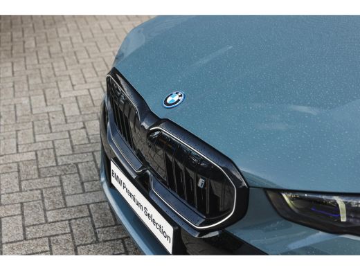 BMW i5 eDrive40 High Executive M Sport / Comfort Access / M Sportonderstel / Adaptieve LED / Parking Ass... ActivLease financial lease