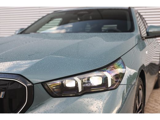 BMW i5 eDrive40 High Executive M Sport / Comfort Access / M Sportonderstel / Adaptieve LED / Parking Ass... ActivLease financial lease
