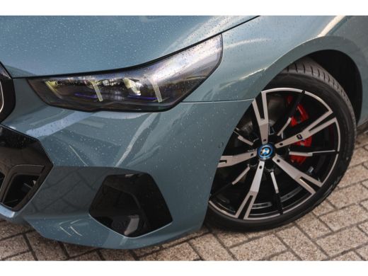 BMW i5 eDrive40 High Executive M Sport / Comfort Access / M Sportonderstel / Adaptieve LED / Parking Ass... ActivLease financial lease