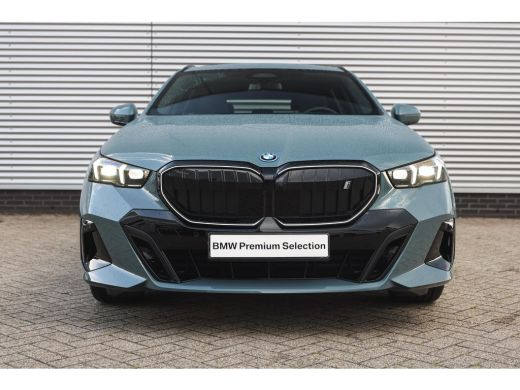 BMW i5 eDrive40 High Executive M Sport / Comfort Access / M Sportonderstel / Adaptieve LED / Parking Ass... ActivLease financial lease