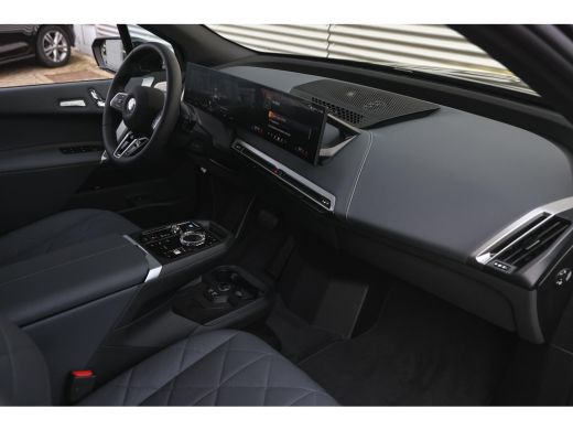 BMW iX xDrive50 High Executive / Panoramadak / Trekhaak / Adaptief onderstel / Soft-Close / Laserlight /... ActivLease financial lease