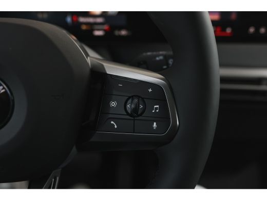 BMW iX xDrive50 High Executive / Panoramadak / Trekhaak / Adaptief onderstel / Soft-Close / Laserlight /... ActivLease financial lease