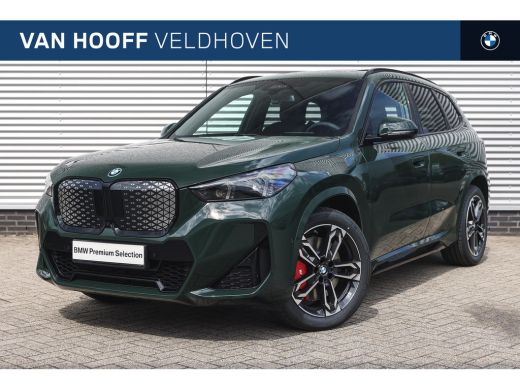 BMW iX1 eDrive20 High Executive M Sport / Panoramadak / Sportstoelen / Trekhaak / M Adaptief onderstel / ...