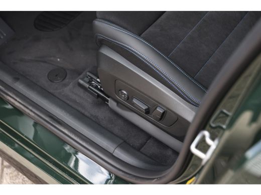 BMW iX1 eDrive20 High Executive M Sport / Panoramadak / Sportstoelen / Trekhaak / M Adaptief onderstel / ... ActivLease financial lease