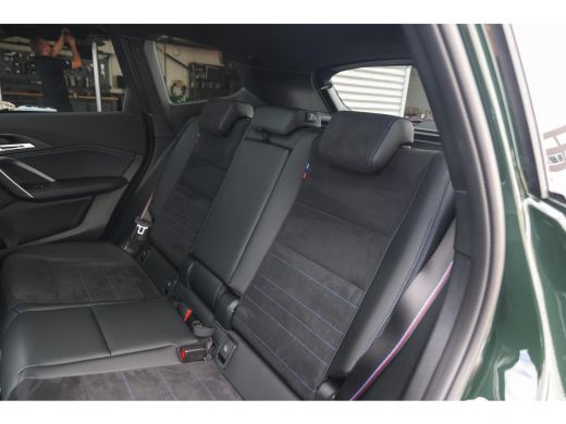 BMW iX1 eDrive20 High Executive M Sport / Panoramadak / Sportstoelen / Trekhaak / M Adaptief onderstel / ... ActivLease financial lease