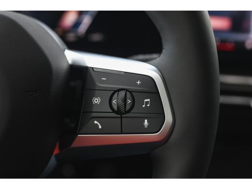 BMW iX1 eDrive20 High Executive M Sport / Panoramadak / Sportstoelen / Trekhaak / M Adaptief onderstel / ... ActivLease financial lease