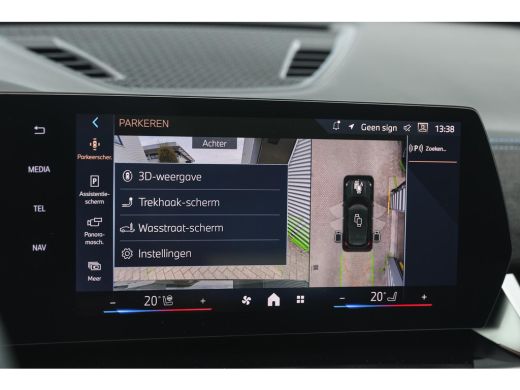 BMW iX1 eDrive20 High Executive M Sport / Panoramadak / Sportstoelen / Trekhaak / M Adaptief onderstel / ... ActivLease financial lease