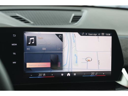 BMW iX1 eDrive20 High Executive M Sport / Panoramadak / Sportstoelen / Trekhaak / M Adaptief onderstel / ... ActivLease financial lease