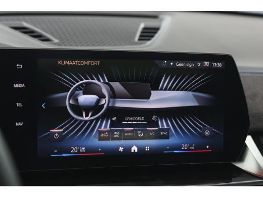 BMW iX1 eDrive20 High Executive M Sport / Panoramadak / Sportstoelen / Trekhaak / M Adaptief onderstel / ... ActivLease financial lease