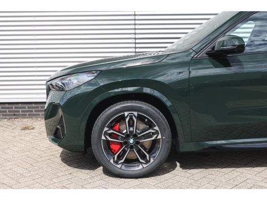 BMW iX1 eDrive20 High Executive M Sport / Panoramadak / Sportstoelen / Trekhaak / M Adaptief onderstel / ... ActivLease financial lease