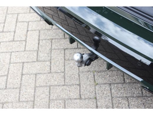 BMW iX1 eDrive20 High Executive M Sport / Panoramadak / Sportstoelen / Trekhaak / M Adaptief onderstel / ... ActivLease financial lease