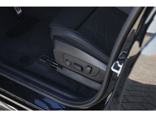 BMW X1 xDrive30e High Executive M Sport Automaat / Panoramadak / Trekhaak / Sportstoelen / M Adaptief on... ActivLease financial lease