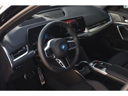BMW X1 xDrive30e High Executive M Sport Automaat / Panoramadak / Trekhaak / Sportstoelen / M Adaptief on... ActivLease financial lease