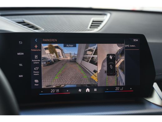 BMW X1 xDrive30e High Executive M Sport Automaat / Panoramadak / Trekhaak / Sportstoelen / M Adaptief on... ActivLease financial lease