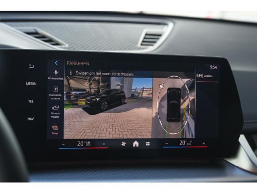 BMW X1 xDrive30e High Executive M Sport Automaat / Panoramadak / Trekhaak / Sportstoelen / M Adaptief on... ActivLease financial lease