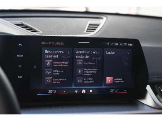 BMW X1 xDrive30e High Executive M Sport Automaat / Panoramadak / Trekhaak / Sportstoelen / M Adaptief on... ActivLease financial lease