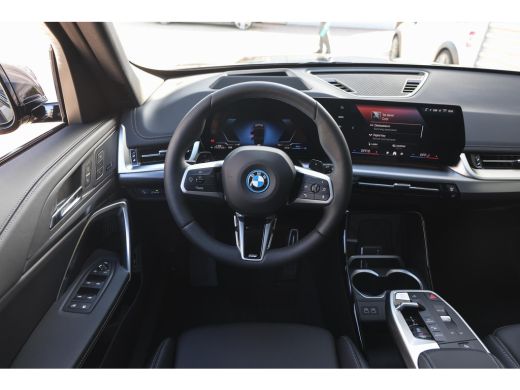 BMW X1 xDrive30e High Executive M Sport Automaat / Panoramadak / Trekhaak / Sportstoelen / M Adaptief on... ActivLease financial lease