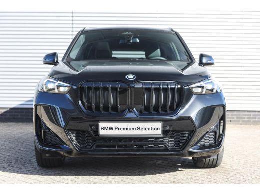 BMW X1 xDrive30e High Executive M Sport Automaat / Panoramadak / Trekhaak / Sportstoelen / M Adaptief on... ActivLease financial lease