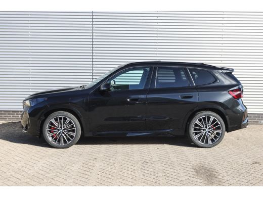BMW X1 xDrive30e High Executive M Sport Automaat / Panoramadak / Trekhaak / Sportstoelen / M Adaptief on... ActivLease financial lease