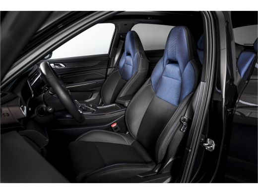 Lynk & Co 01 1.5 PHEV 261PK MY23 | Black pakket |  Donkere hemel | 360 Camera | 7.4 kWh Boordlader | S/K-panod... ActivLease financial lease