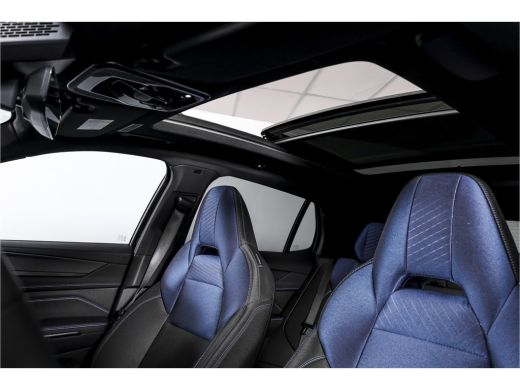 Lynk & Co 01 1.5 PHEV 261PK MY23 | Black pakket |  Donkere hemel | 360 Camera | 7.4 kWh Boordlader | S/K-panod... ActivLease financial lease